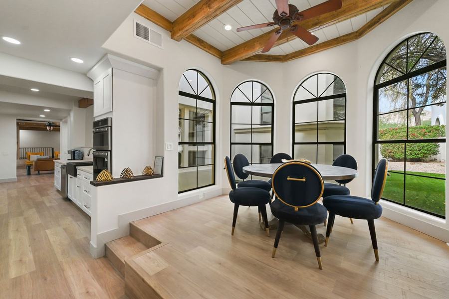 Casual dining beside the kitchen, Valley Vista Estate