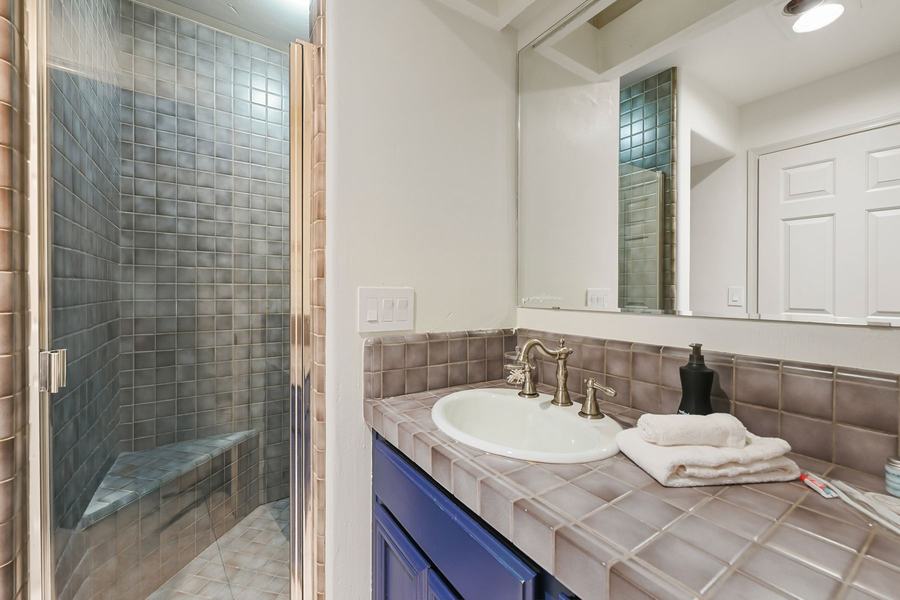 Bonus room bath, Valley Vista Estate