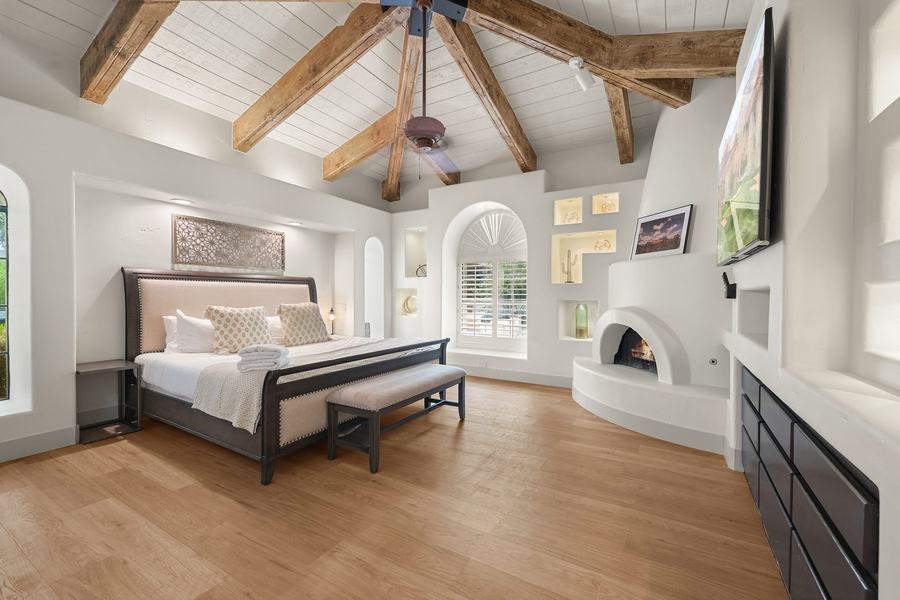 Main-floor primary suite, Valley Vista Estate