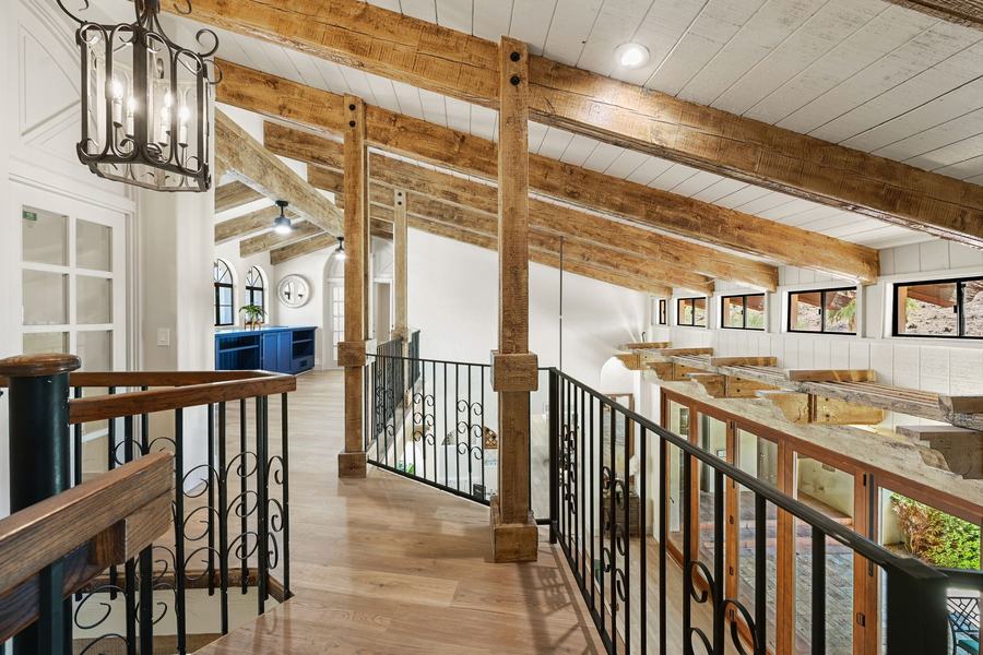 Upstairs loft lounge, Valley Vista Estate
