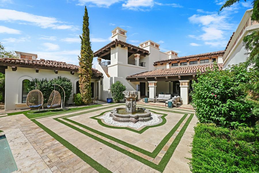 Patio and courtyard, Valley Vista Estate