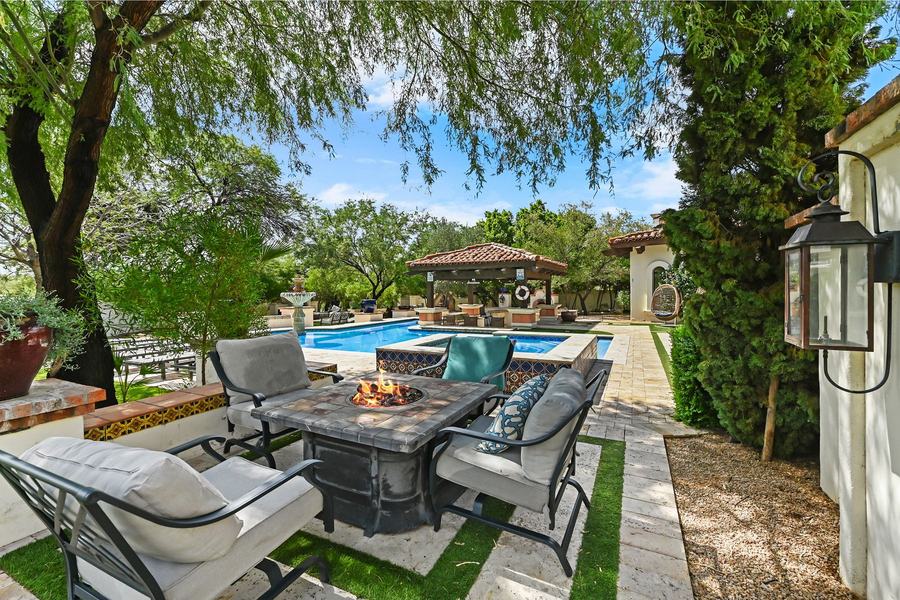 Fire pit seating, Valley Vista Estate