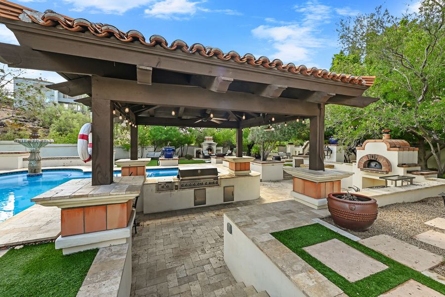 Poolside grill and outdoor kitchen, Valley Vista Estate